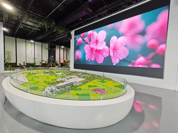 小间距LED显示屏